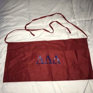 Tri delta apron